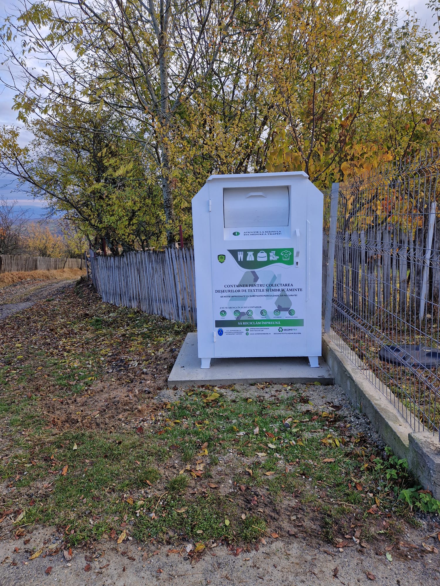 Container pentru colectarea deșeurilor textile în comuna Bătrâna